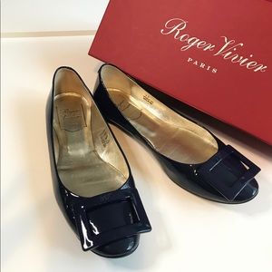 Roger Vivier blue patent flat 37 in great condition
